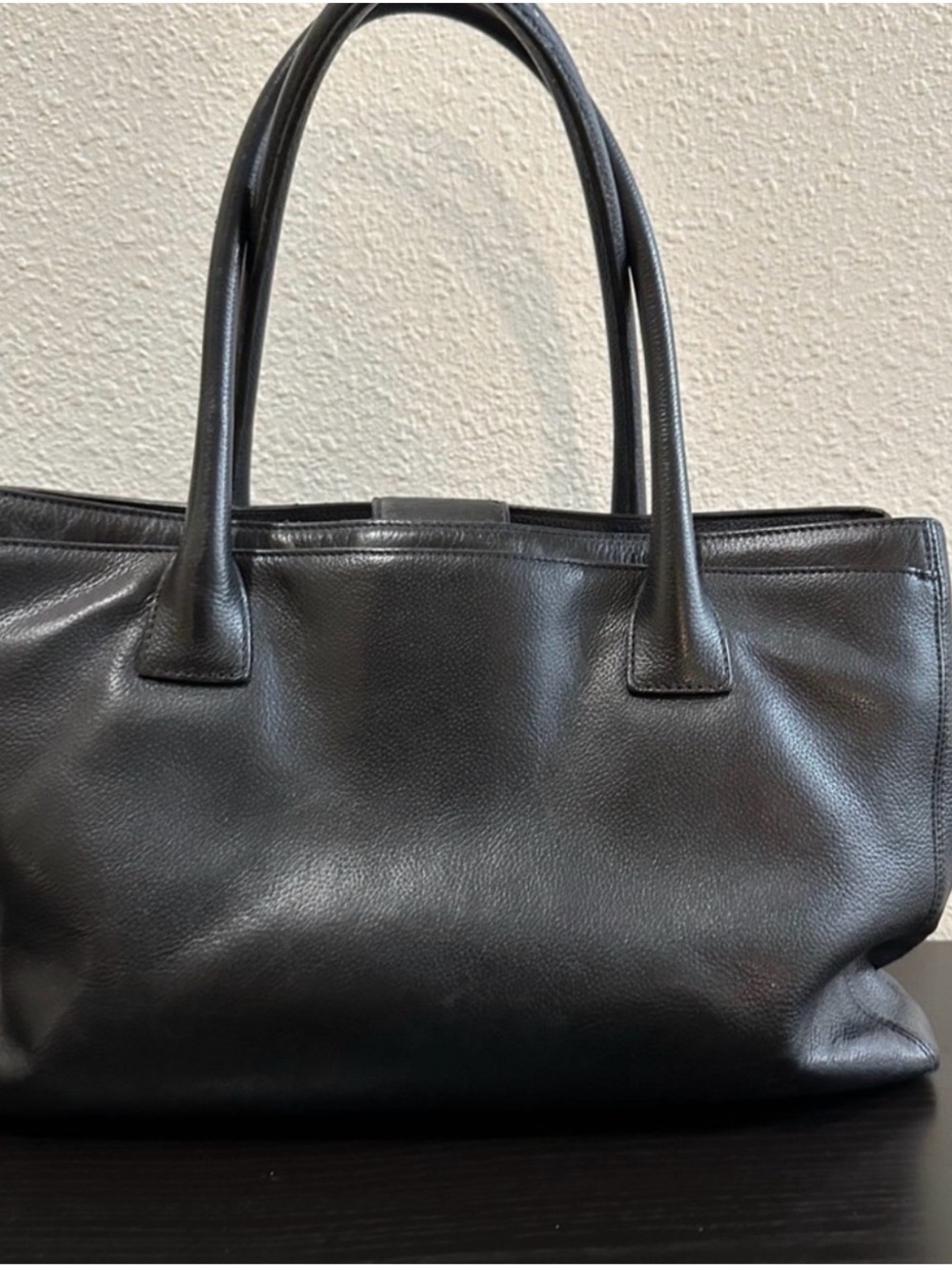 CHANEL Black Executive Calfskin Tote Bag with Gold CC turn-lock - Picture 3 of 8